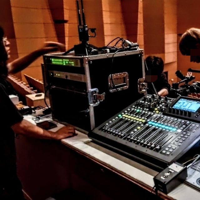 コンサートでのFOHの仕込み風景